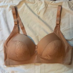 NWOT Women’s size 38D wireless Prima Valentina beige bra.